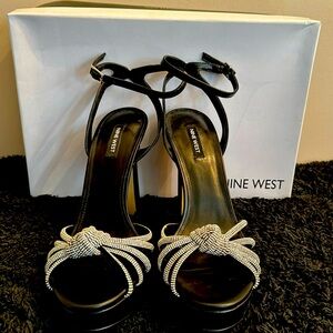 Women’s platform bedazzled knot straps around the ankle high heels